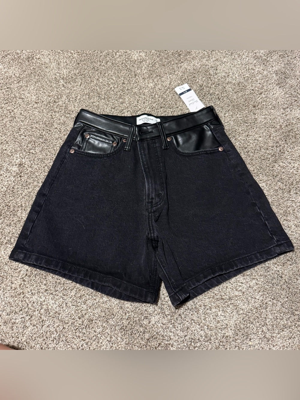 A&F Dad Short High Rise - Black Leather